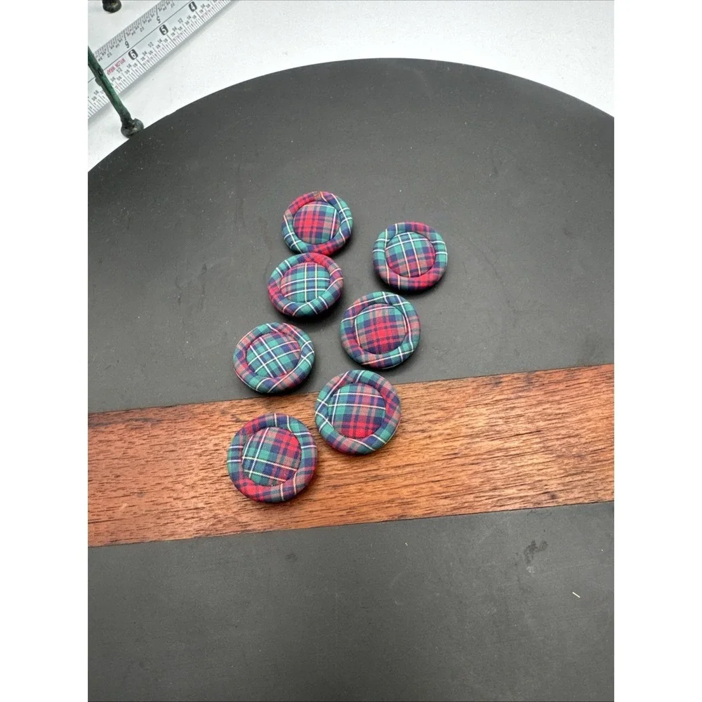 Lot Of 7 Vintage Holiday Tartan Plaid Buttons Fabric RARE HTF